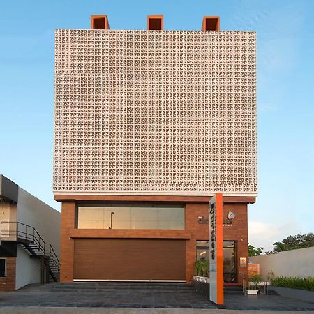 The Elements Hotel Rajkot Exterior photo